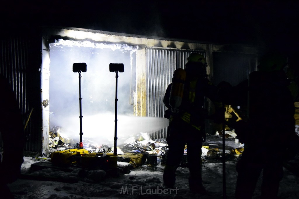 Feuer Hinterhof Garagen Koeln Hoehenberg Olpenerstr P108.JPG - Miklos Laubert